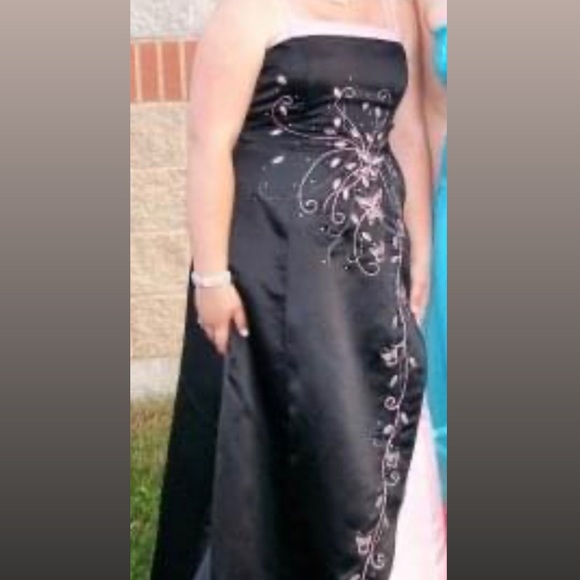Formal Dress - Picture 1 of 2